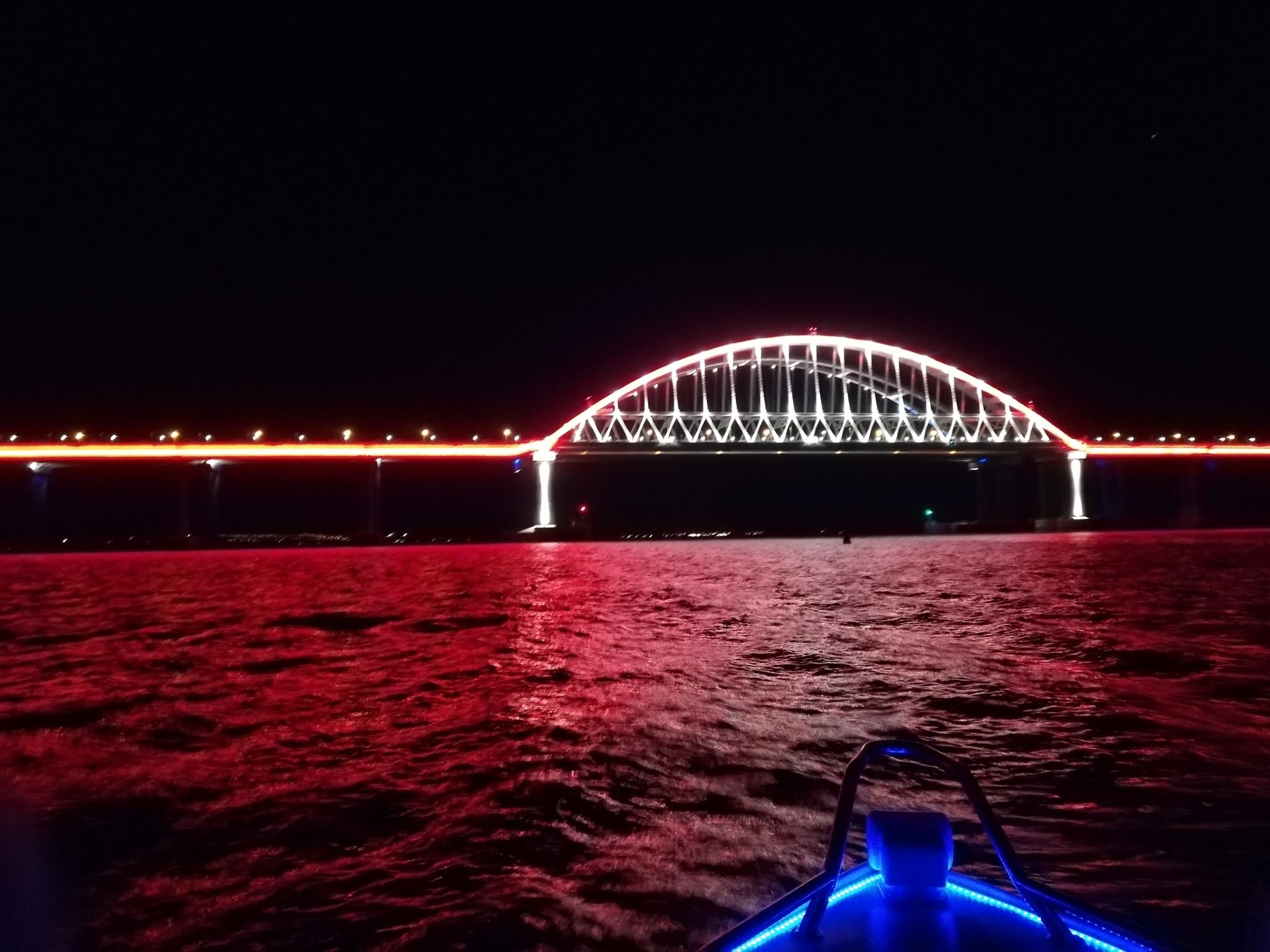 Мост Керчь ночью